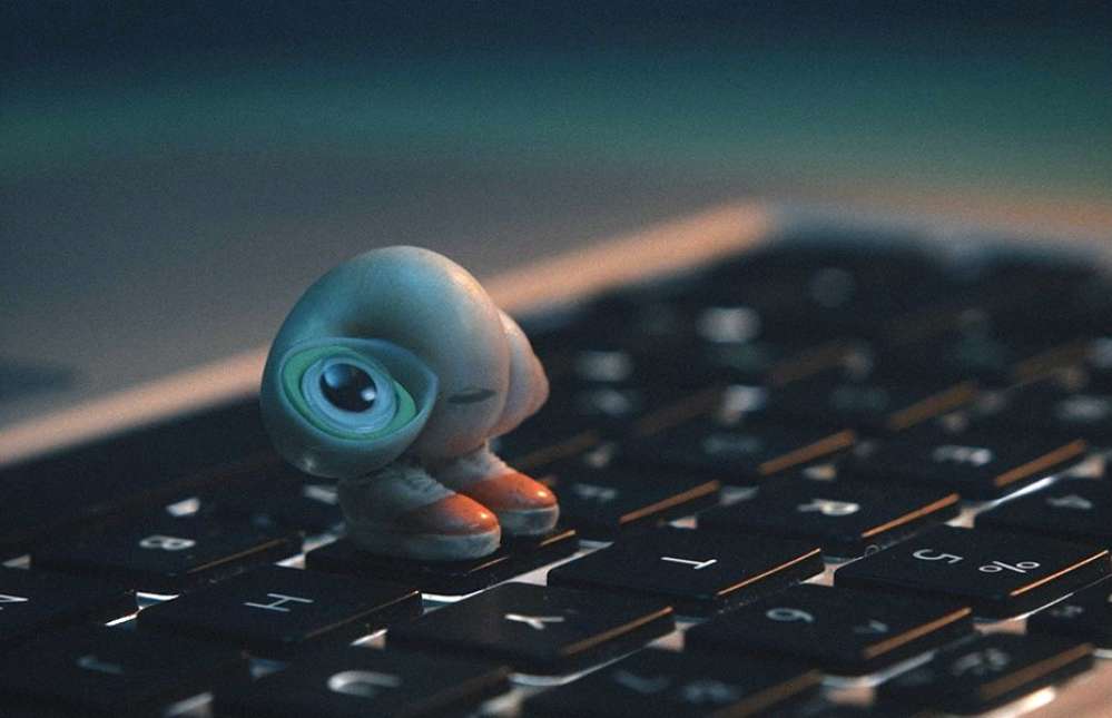 MARCEL THE SHELL WITH SHOES ON