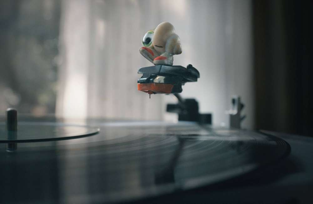 MARCEL THE SHELL WITH SHOES ON